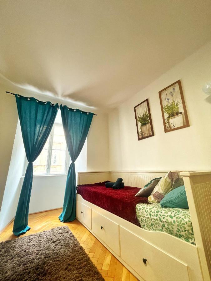 Apartment Elegancy Btwn Parliament/basilica/danube Budapest